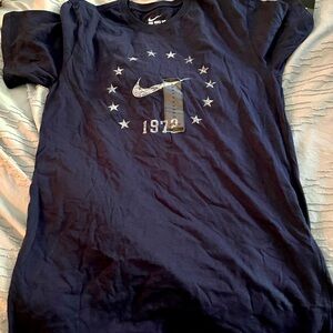 Men’s navy blue Nike t shirt
